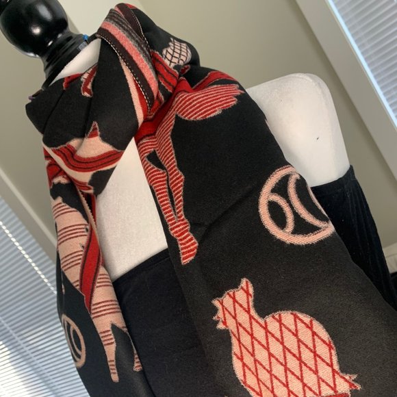 Beautiful Warm Shawl - Picture 2 of 3